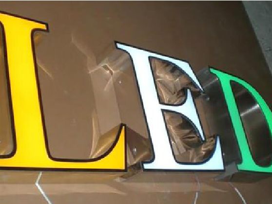 隆昌介绍LED招牌的基础知识。